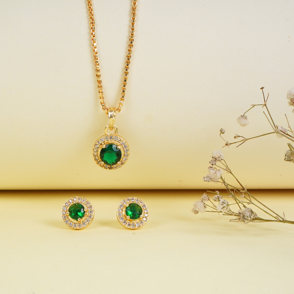 Sparkling Green Round Cut Zircon Pendant Set